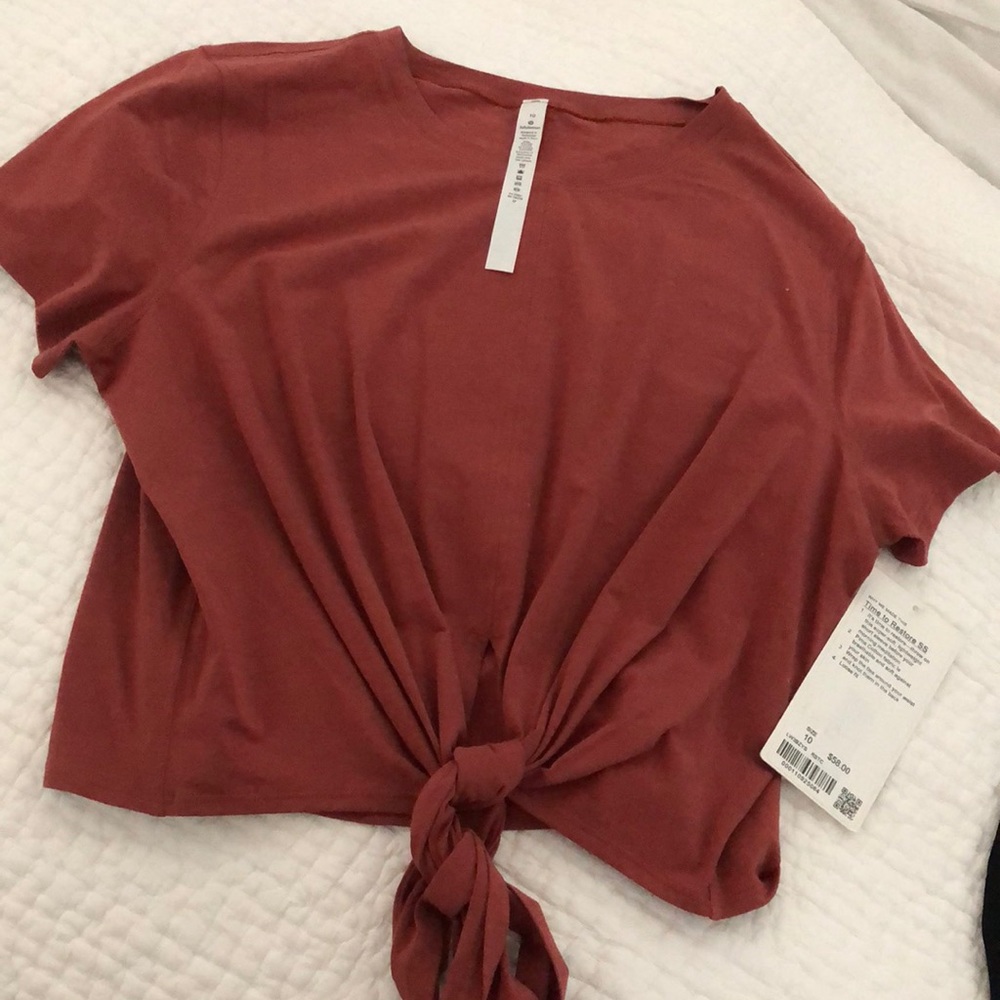 Brand new crop tie Lululemon top